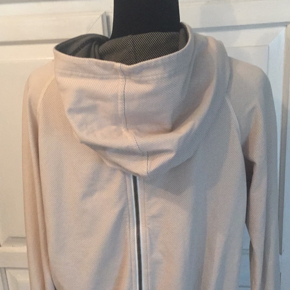 Lululemon jacket - Picture 10 of 14